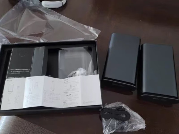 路由器小小个但挺漂亮,就是送过来包装损坏