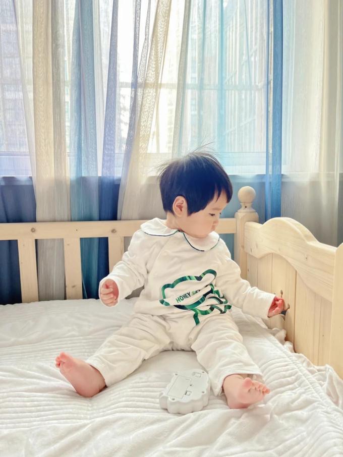 婴儿服