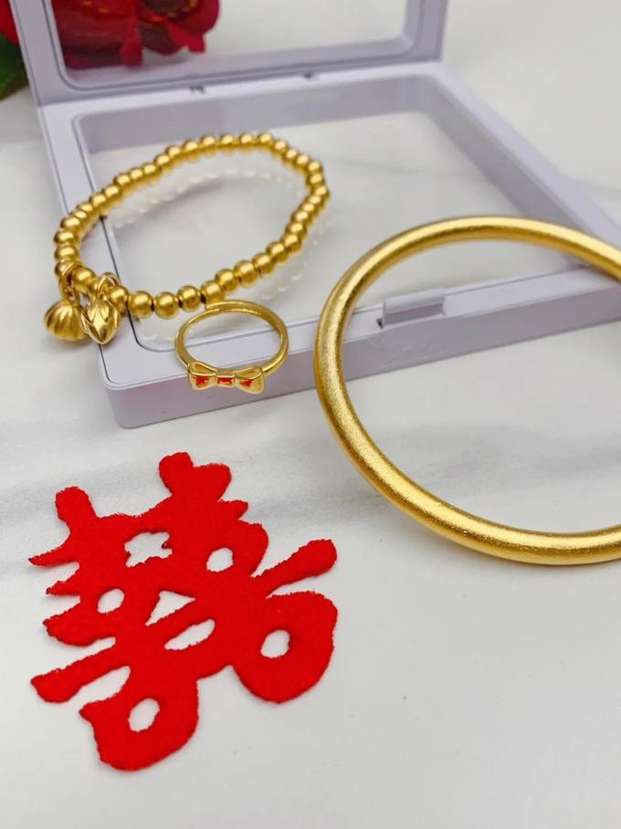 时尚饰品