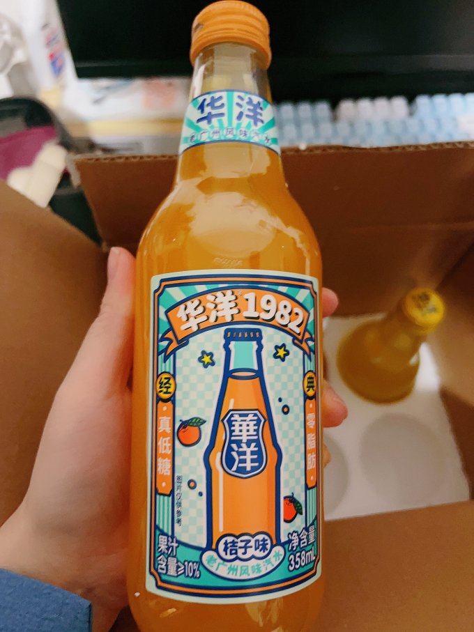 2023-03-22 21:06:1016   华洋1982汽水果味碳酸饮料采用了透明的