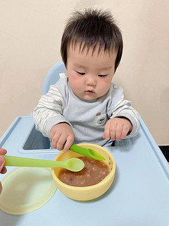 恰饭|宝宝多大才能学会自主进食啊？