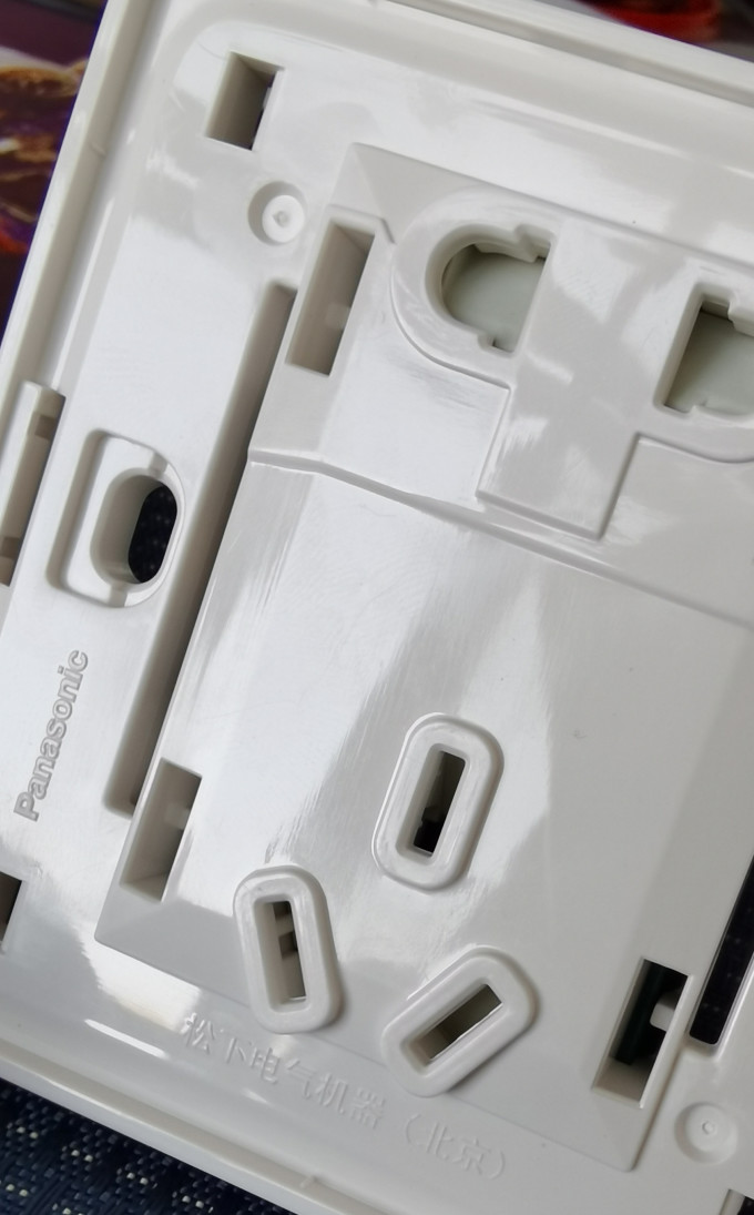 松下电气开关怎么样 12块钱的松下扛把子二代目悦宸系列五孔拆解_什么