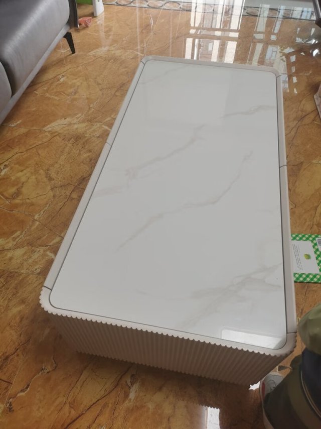 茶几整体质量不错，台面上亮面岩板的。茶几