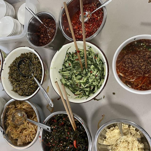 吃完面条再喝几口汤，纯手工拉面