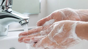 这款洗手液，不仅除菌抑菌还有维E护手，贴心100分，“墙裂”推荐！