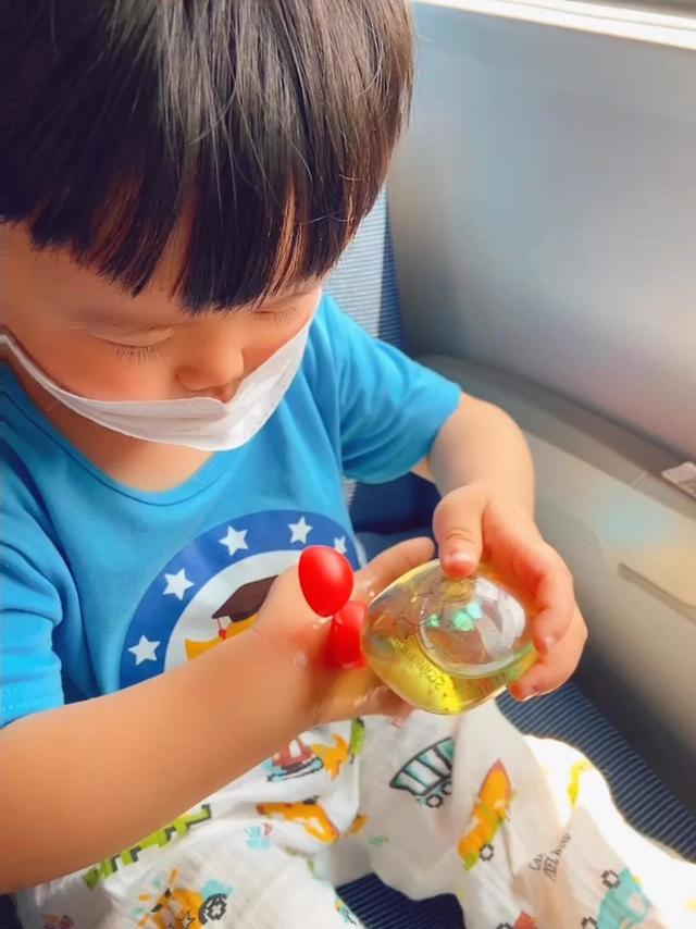 最近疫情也非常的严重，就给宝宝入了这款携带方便的小仓熊抗菌免洗洗手液