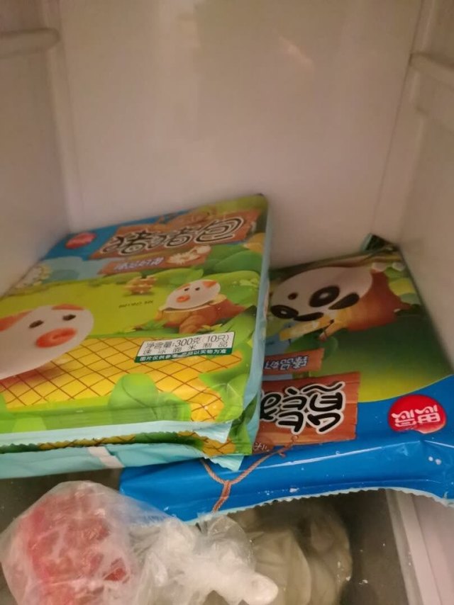 女儿很喜欢吃，每次买四袋，一袋以吃完；）