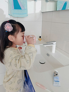 让女儿爱上刷牙，做一个爱笑的小天使~