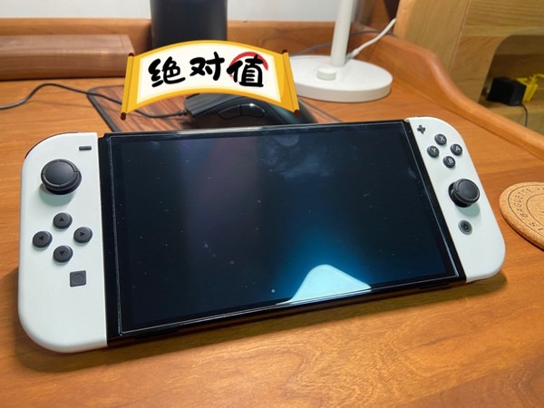 年前入的switch oled 很快乐的游戏机