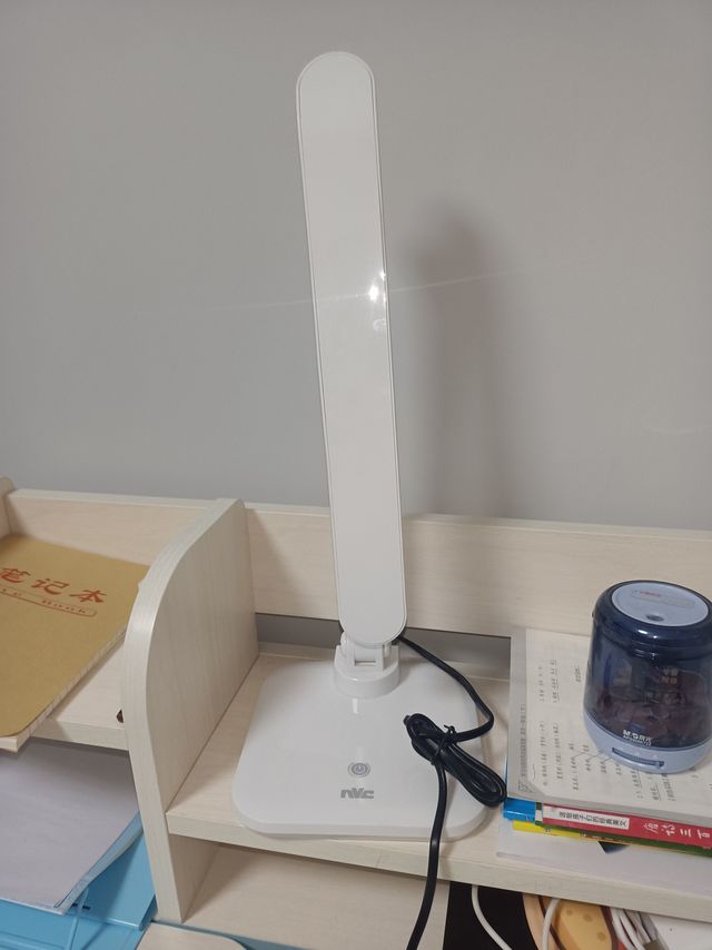 为了写作业新买的台灯