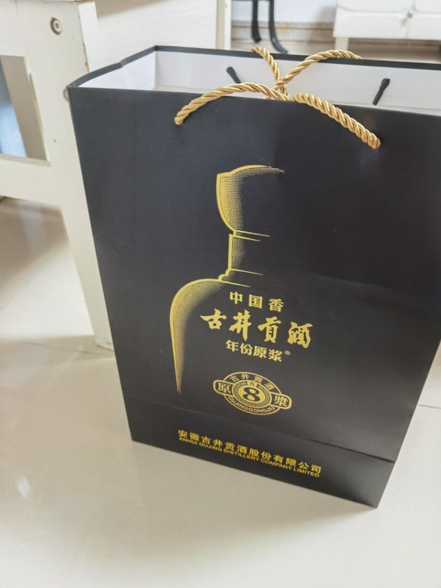 古井贡酒口感非常好喝，而且不上头，入口细