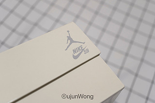 自己跟自己联名竟然很OG？AJ4 x NikeSB