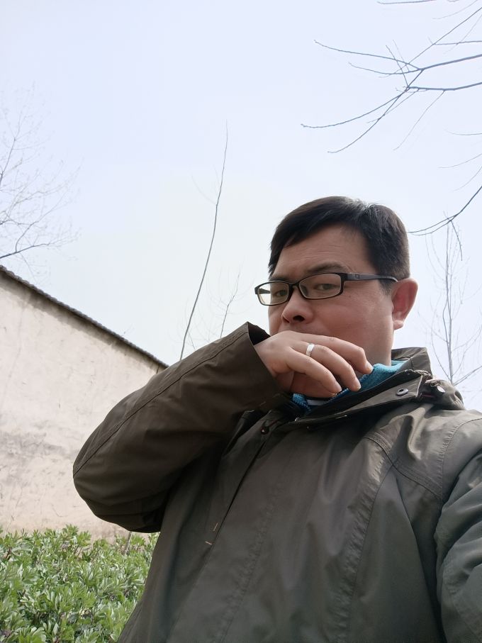 迪卡侬冲锋衣