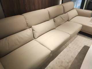 沙发是选皮质的好，还是布艺的好？