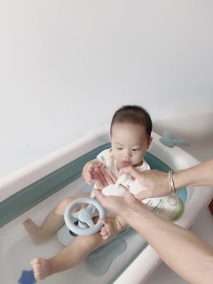 宝宝洗澡变听话的秘密，温和洗护就它啦！
