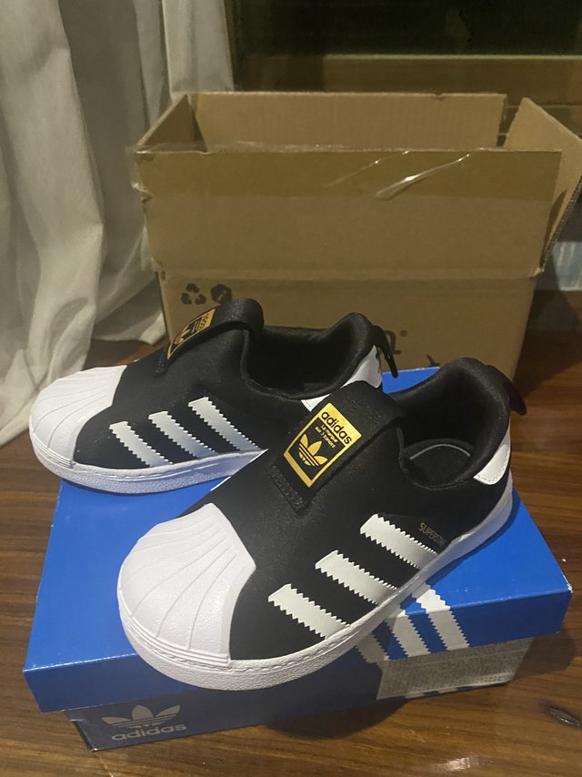 真的是小小的才比较可爱，这个鞋看着挺丑的