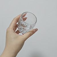 想要喝烈酒，还得用这种小号玻璃杯，既复古又好用。