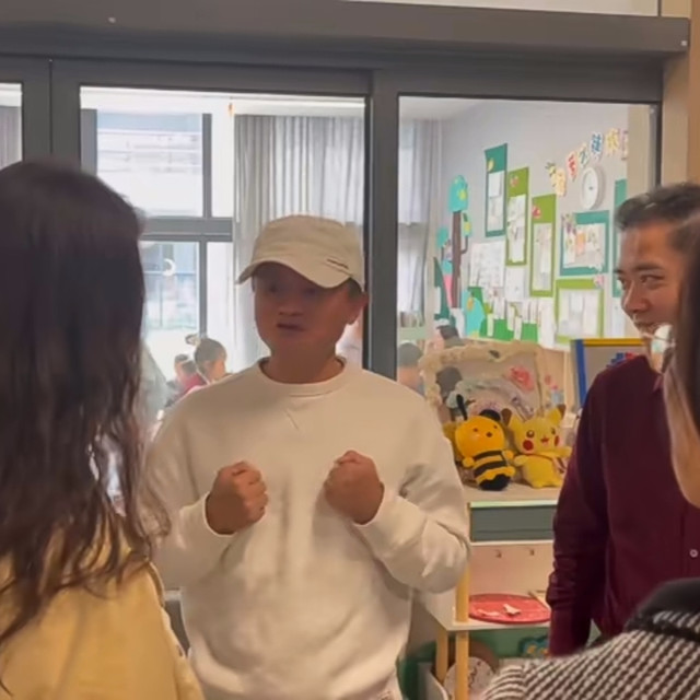 马云简装现身杭州，阿里巴巴股价飙升5%，民营企业家信心暴涨