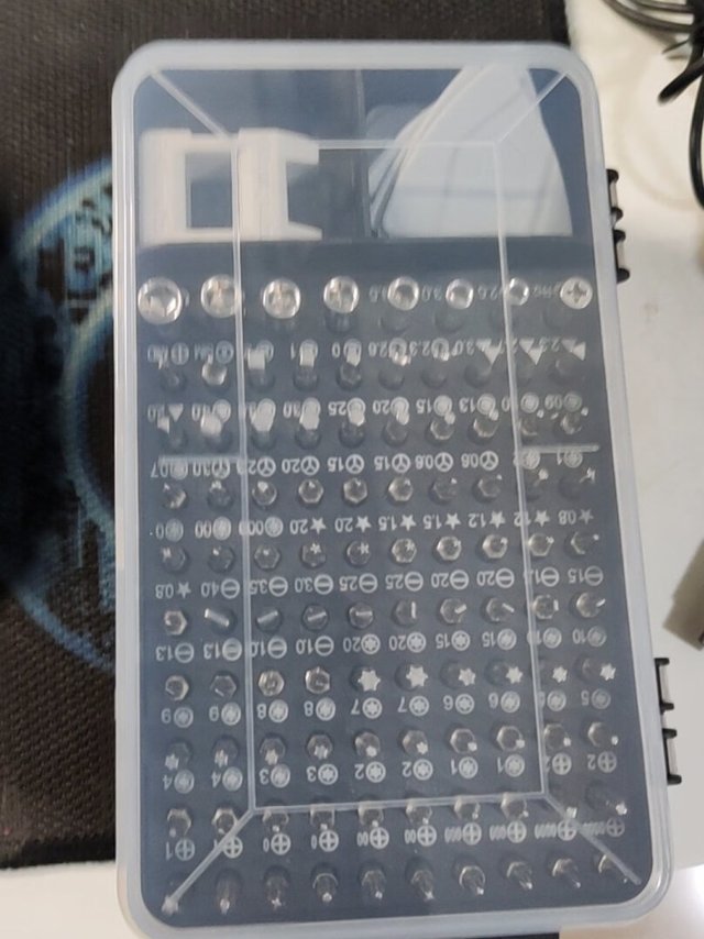 双面装的，工具批头非常多，非常齐全，还有