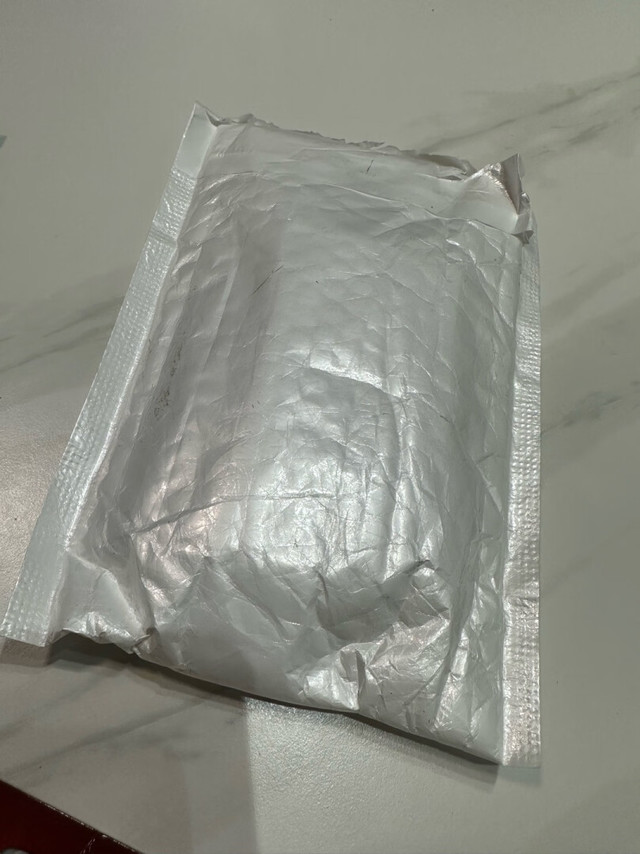 习惯性好评，第三方快递，确实速度不如京东