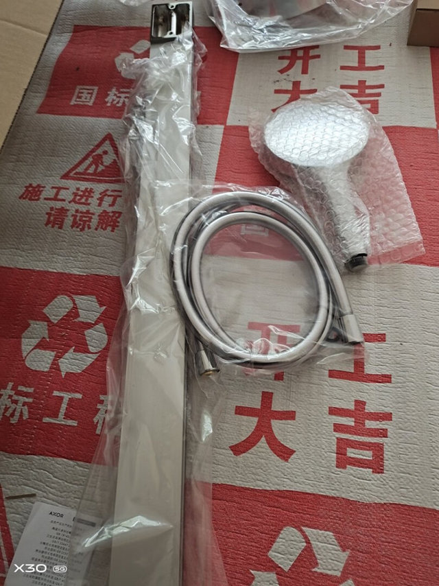 很高大上的淋浴器，颜值很高，与实体店一样