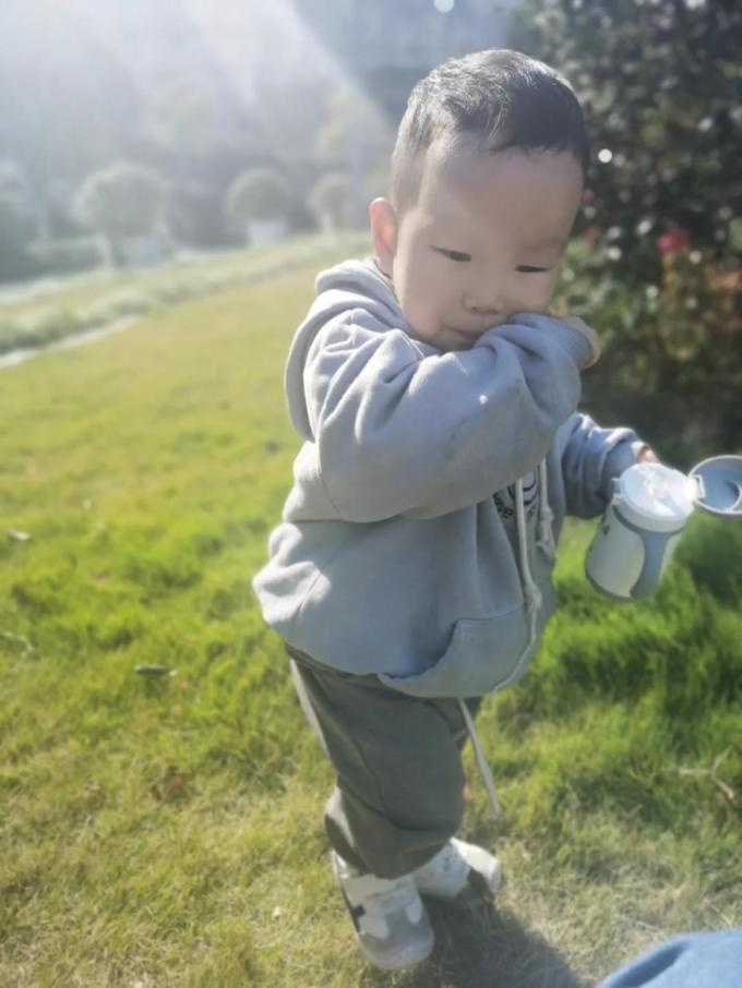 儿童保温杯