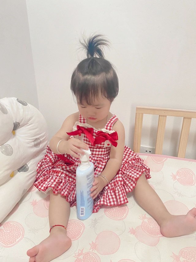 抓住一只爱洗澡的宝宝