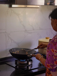 厨房里的烟火气｜奶奶的饭是记忆深处的味道