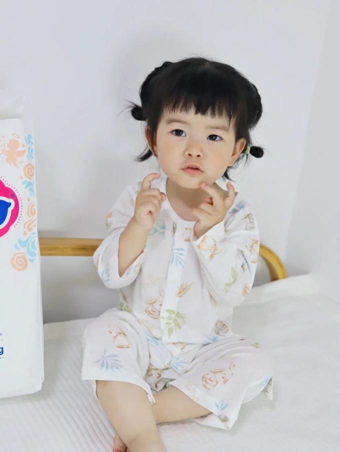 婴儿尿裤