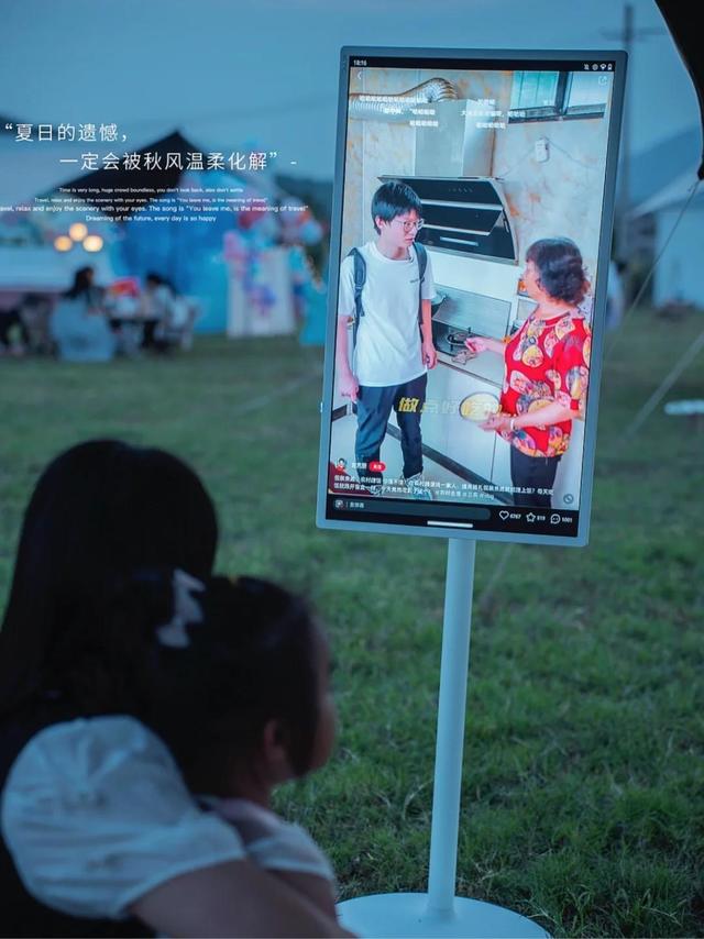 露营时候的快乐，是移动屏给的