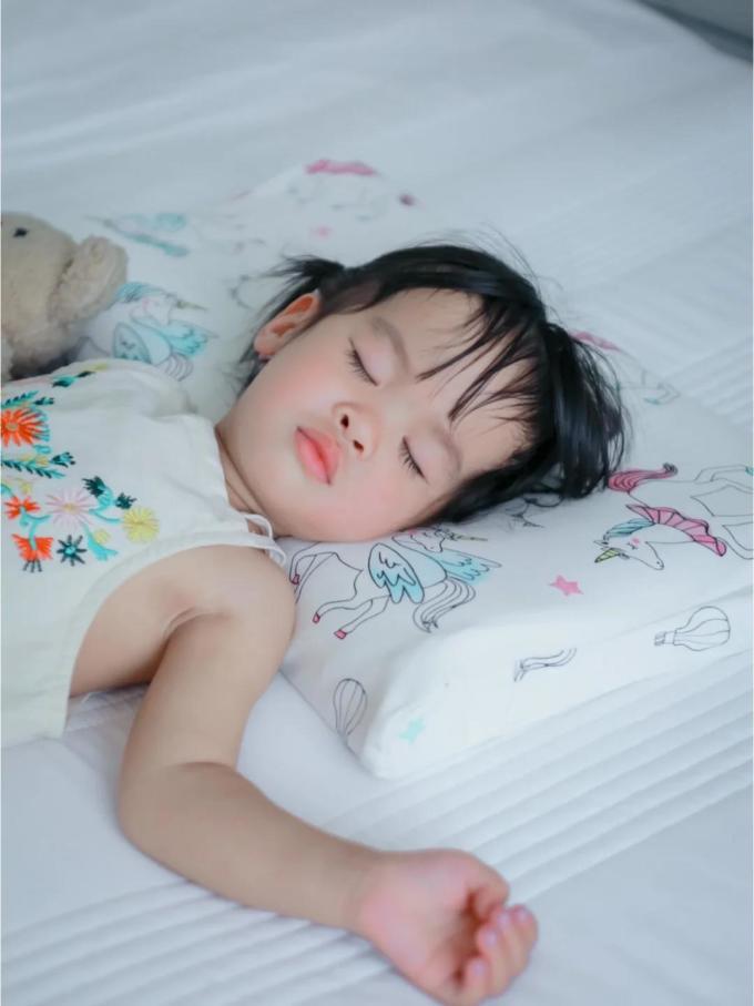 婴儿枕头