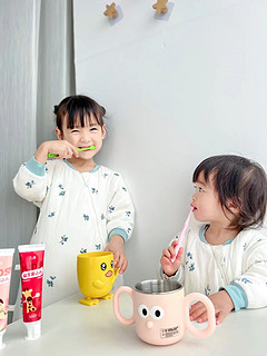 一人一支！姐妹俩最近刷牙太乖了！