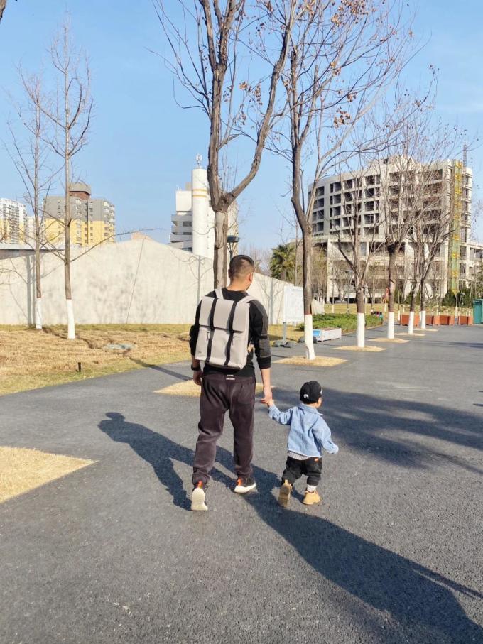 旅行背包