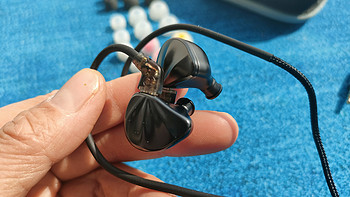 锐可余音石墨烯入耳式带麦线控耳机，品质最靠谱