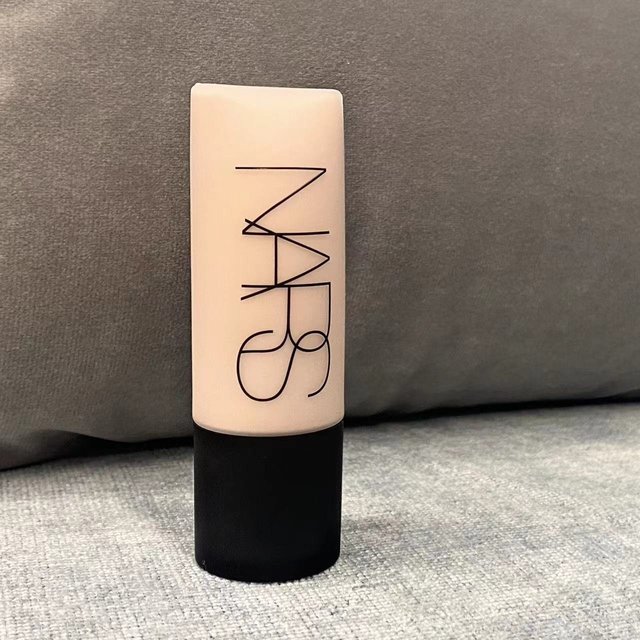 一直很喜欢NARS，这次出了新品粉底液—