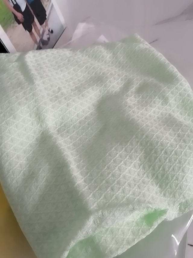 质量太好了，绿色是我喜欢的，店家还赠送一