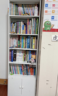 儿童房离不开的书柜。给娃营造知识乐园。