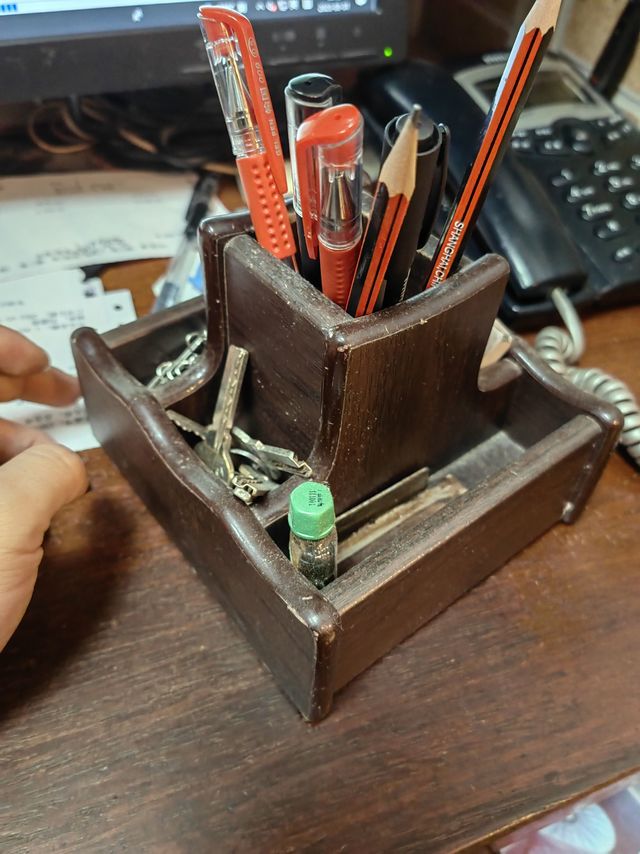 万能桌面收纳—可旋转木制笔筒