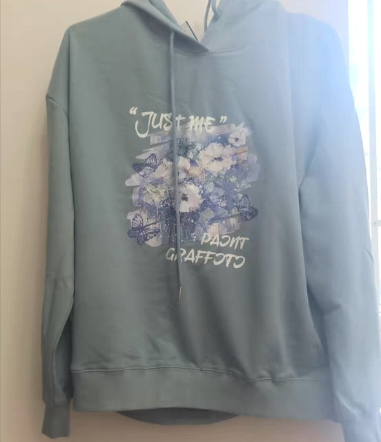 女式连帽卫衣，春季必备的穿搭单品