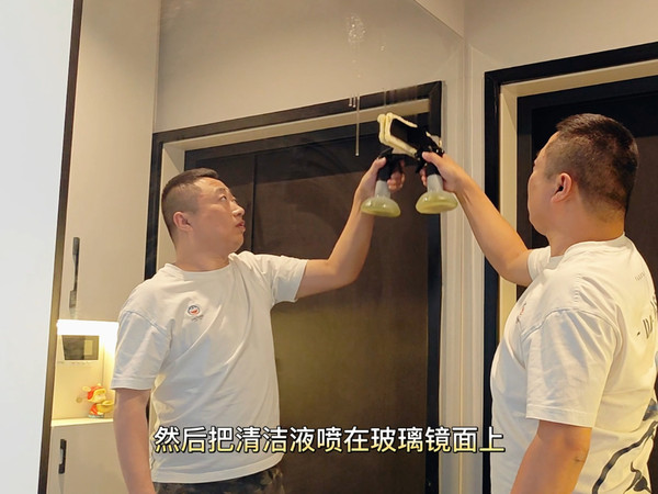 懒人都爱的擦窗机，又能吸又能刮