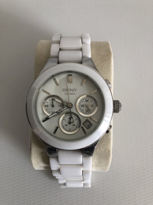 DKNY三眼计时石英表