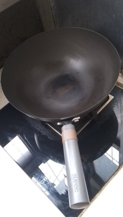 苏泊尔炒锅我买的钛铁合金的，买回来自己用