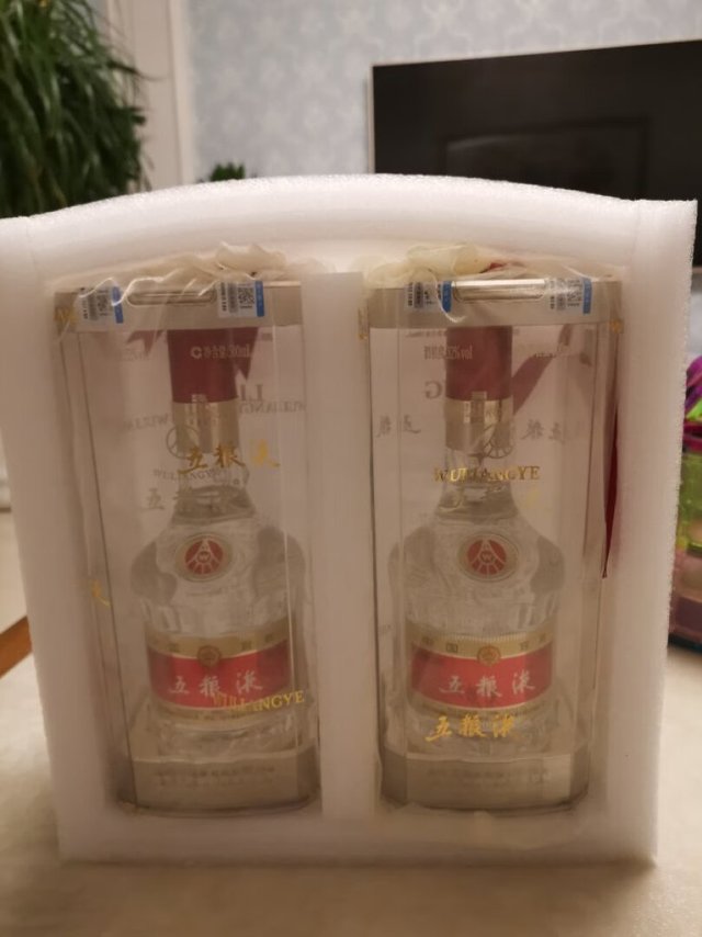 
收到酒后迫不及待的拆开了，仔细端详了一
