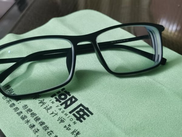 第一次网上配镜，价格比实体店优惠，感觉还