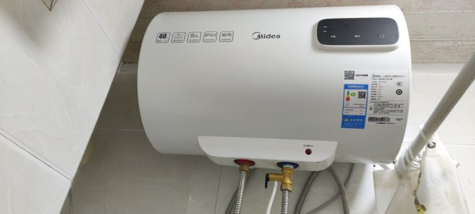 美的电热水器