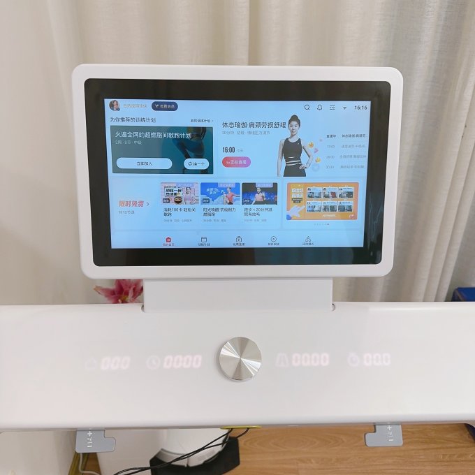 ‌赤兔品牌‌是一个源自中国的品牌，主要生产和销售各种运动健身器材和运动鞋类产品。赤兔品牌的产品线包括折叠跑步机、家用跑步机、机械跑步机、智能跑步机、商用跑步机、划船机、电动跑步机、划船器等健身器材，以及各种跑鞋和运动鞋。赤兔品牌以“踏实、拼搏、责任”为企业精神，坚持诚信、共赢、开创的经营理念，深受用户喜爱‌1。跑步机