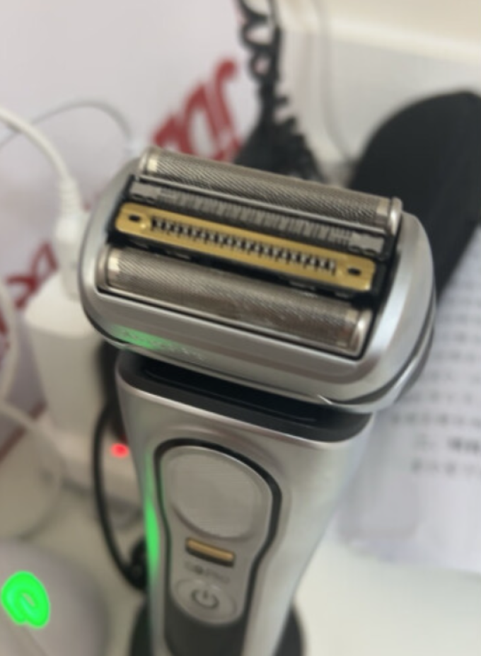 博朗电动剃须刀