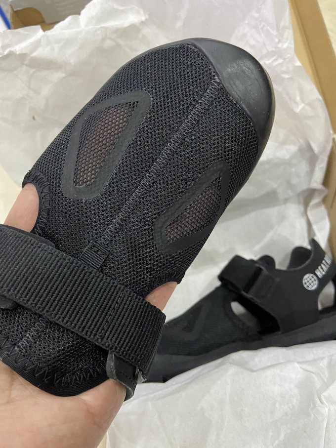 阿迪达斯儿童凉鞋