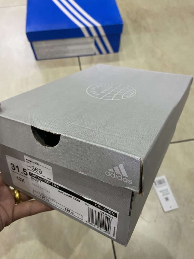 阿迪达斯儿童凉鞋