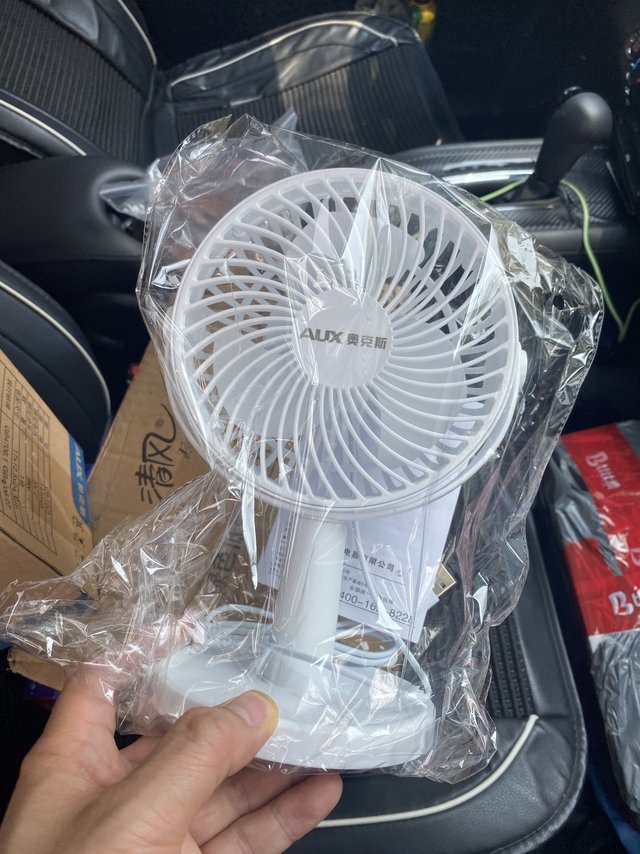 天气渐热，入个台式小风扇降降温